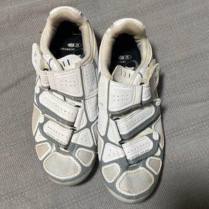 Pearl Izumi spin shoes. Sz 37